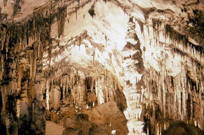 Interior de un paisaje krstico (Cueva en Baleares)